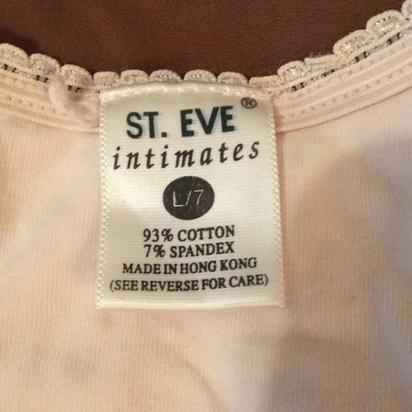 2 tops. Intimate undergarment & workout top - Picture 2 of 6